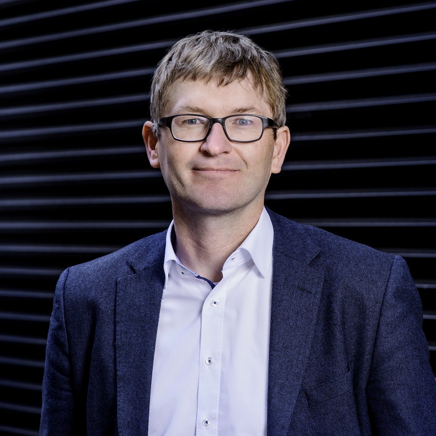 Portrait of Prof. Dr. Helmut Schönenberger, co-founder and CEO of UnternehmerTUM.