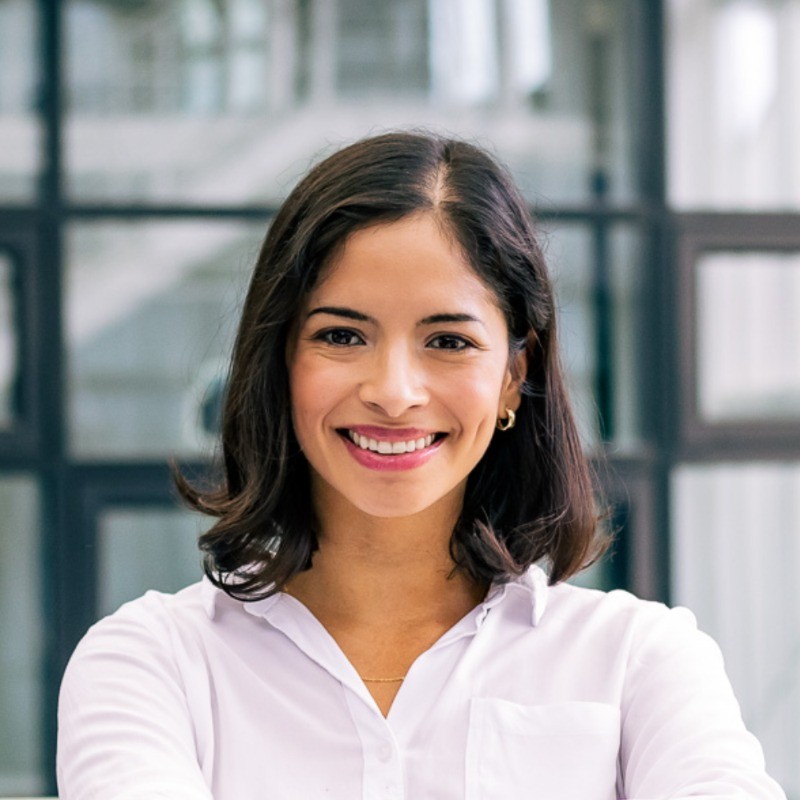 司会を務める TUM Venture Labs の Lucia Lara Vargas のポートレート。